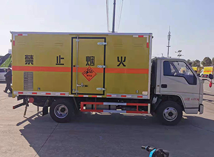 宣恩爆破器材运输车工人安全操作规范与智能技术保障